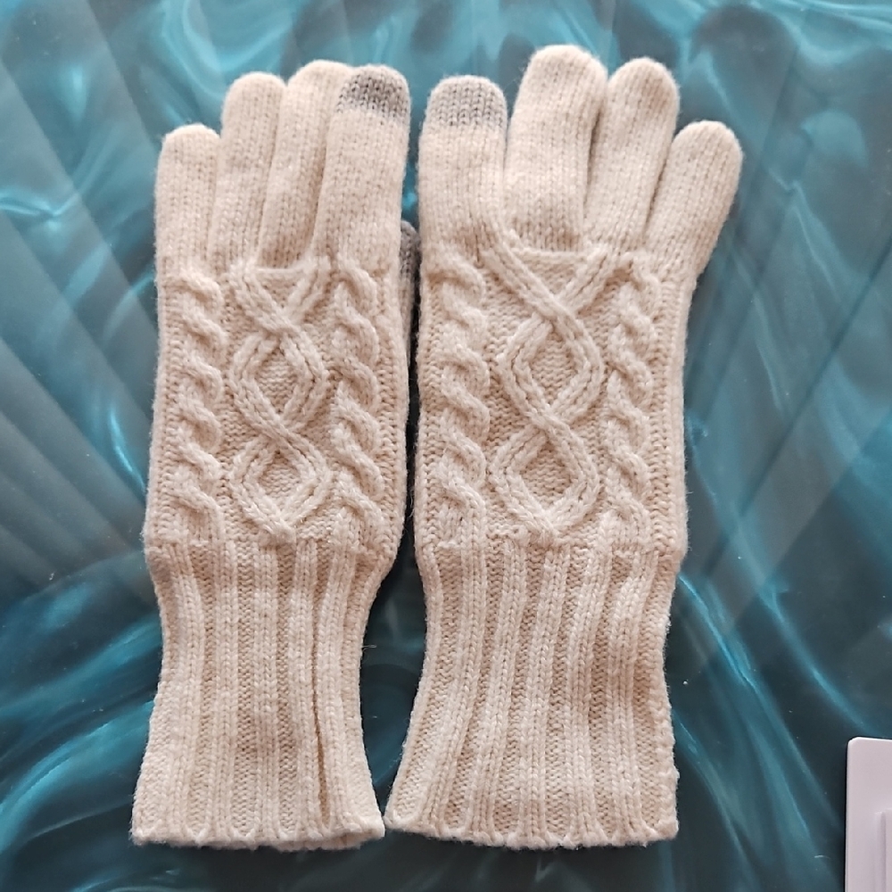 Cozy Cream Wool Cable Knit Gloves, Fleece Lined, Touch Screen Compatible